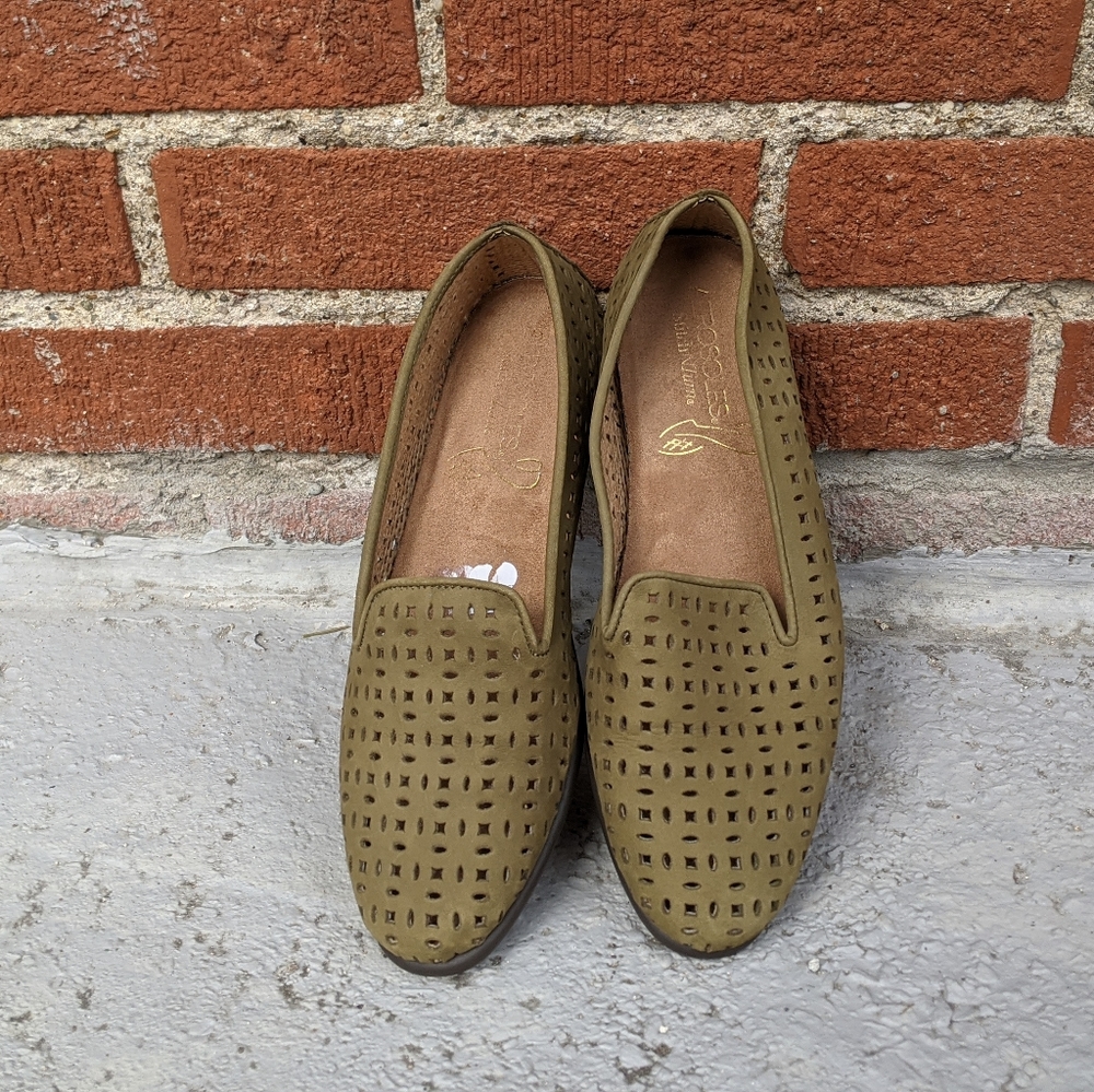 Green Women Loafers Work shoes size 7.5 Ae…